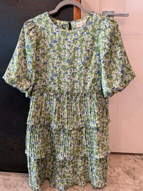 Cute "Satin-like" Green Flowered Dress